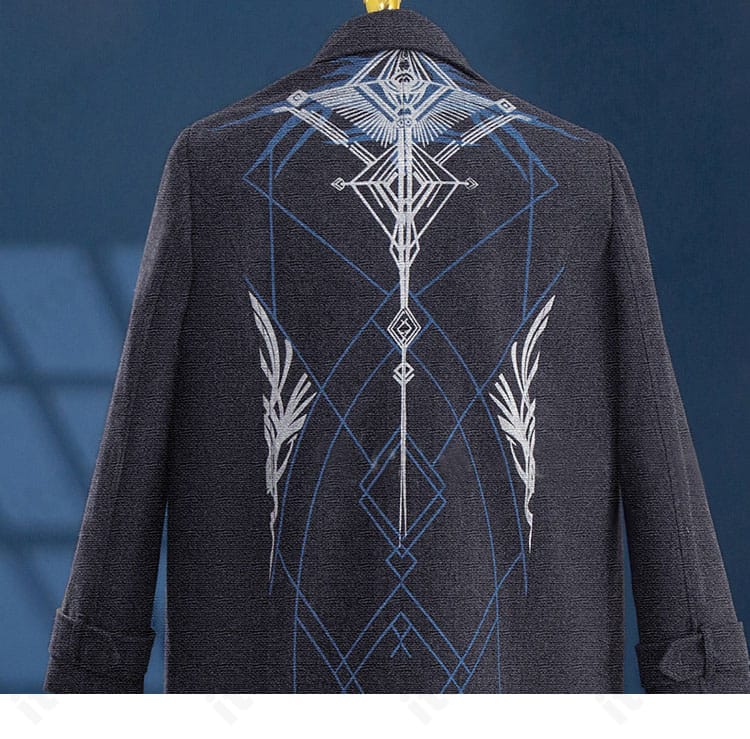 レイ衣装の肩と袖のディテール。肩章や袖口の意匠でキャラクターらしさを表現。