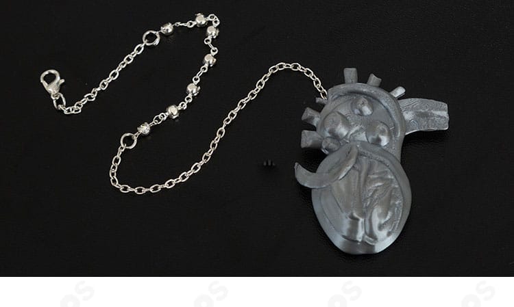 レイ衣装の手袋ディテール。素材感と甲部分の装飾が分かる必須アイテム。