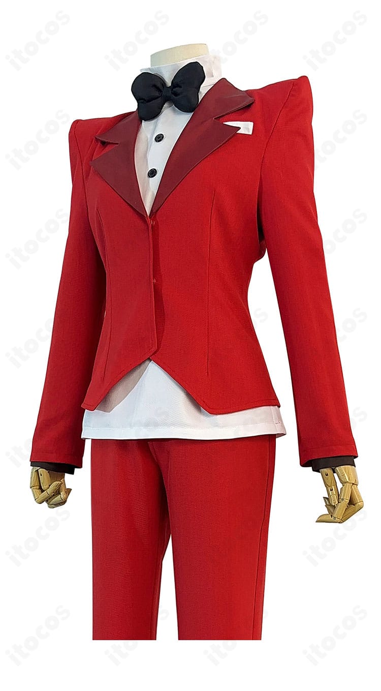 上衣の装飾ディテール。蝶ネクタイ、刺繍、ボタンの質感と配置を近距離で示したディテールカット。