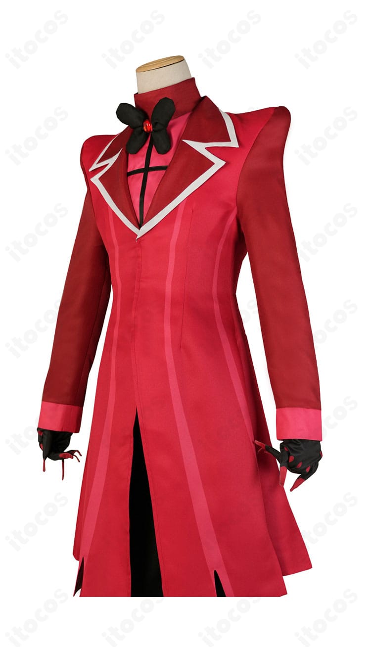 ハズビン・ホテル アラスター衣装 側面ディテール。袖口やストライプの見え方、コートのラインを示すサイドビュー。