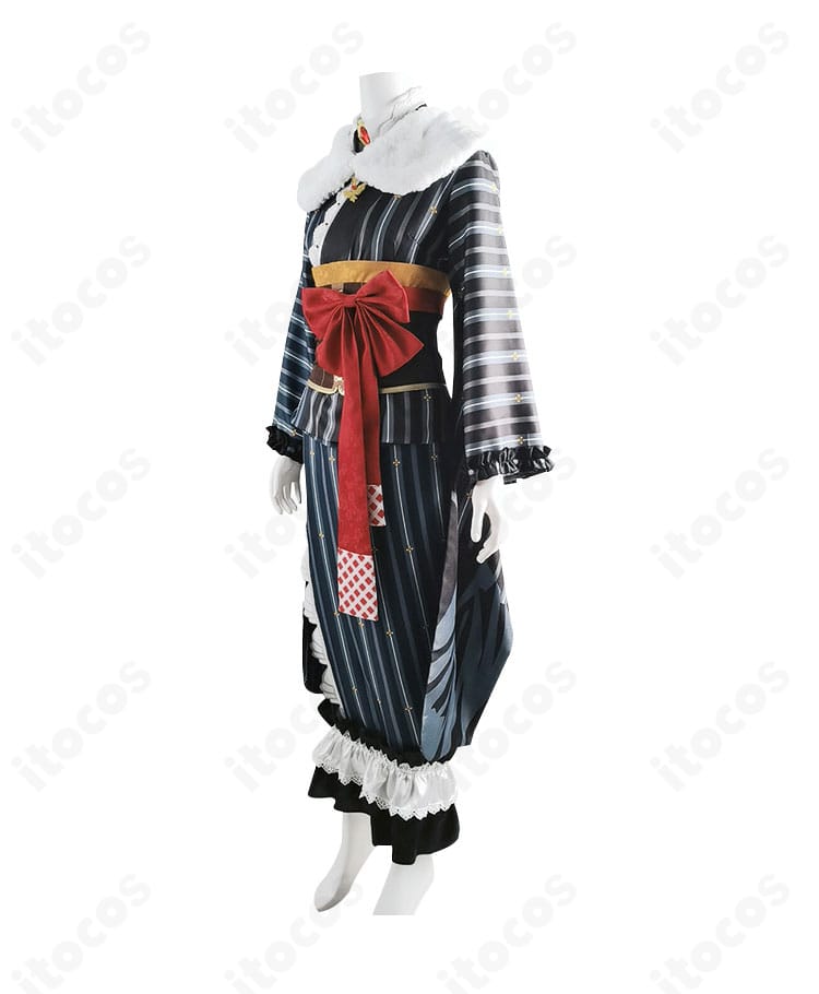 鷹嶺ルイお正月衣装の左側面。毛皮風の襟や帽子とのバランス、和風テイストの構成が分かる。