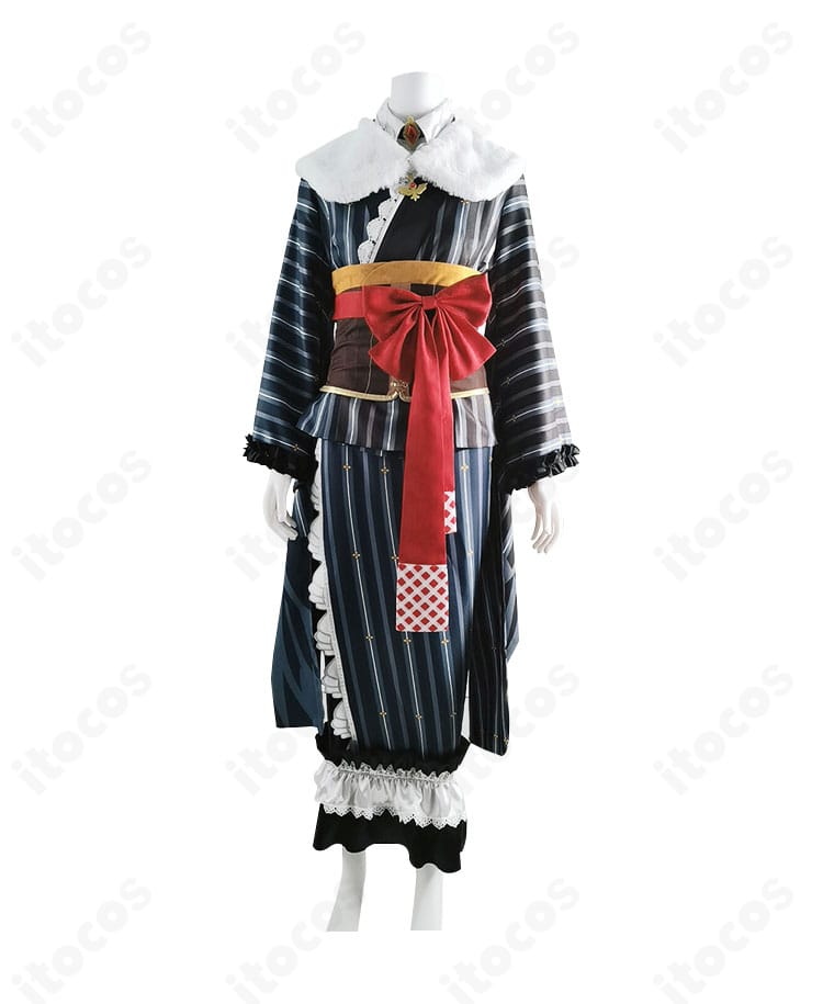 鷹嶺ルイお正月衣装の正面ディテール。上着とスカートの重なり、刺繍風装飾、腰帯の意匠が分かるアップ画像。