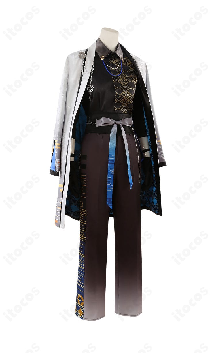 神代 類ライブ衣装を右側から。肩〜袖のライン、ベルトの重なり、サイドシルエットの立体感が分かる角度。