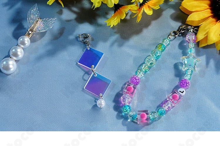 L.L. 島主衣装のイヤリングと足首飾り。アクセサリーまで統一感あるデザイン。