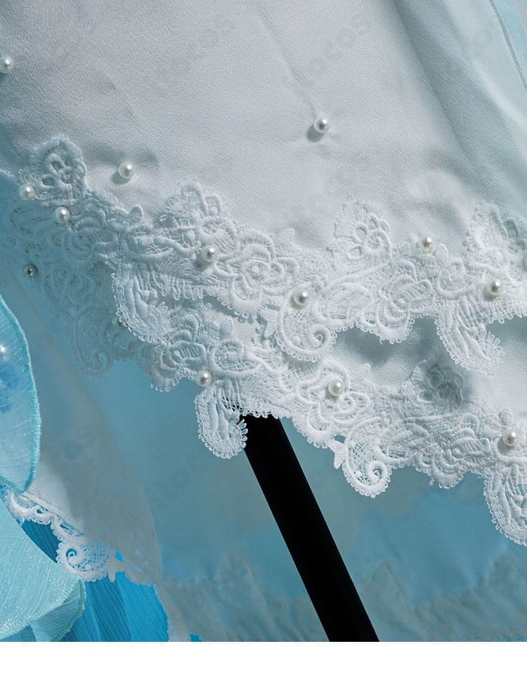 L.L. 島主ドレスのスカート裾装飾。刺繍風の意匠で華やかさを演出。