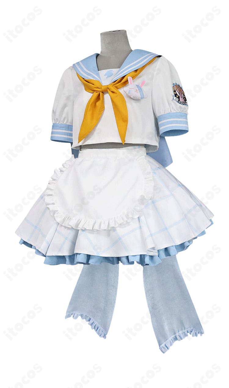 正面ディテールが分かるセーラー服一式。霞沢ミユの襟ラインと胸元の意匠を高再現