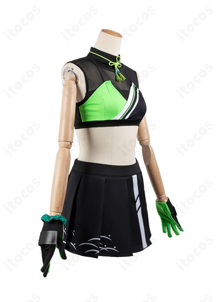 ヤエノムテキ コスプレのインナー側面。縫製ラインと肩周りのフィット感を示す。