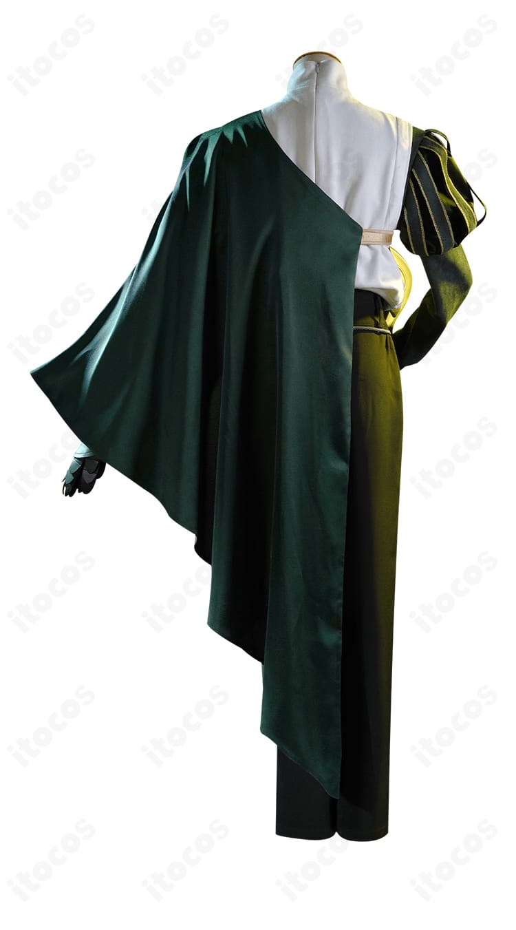 第五人格 騎士コスプレ衣装の背面詳細。マントのシルエットと背面装飾の配置を確認可能。