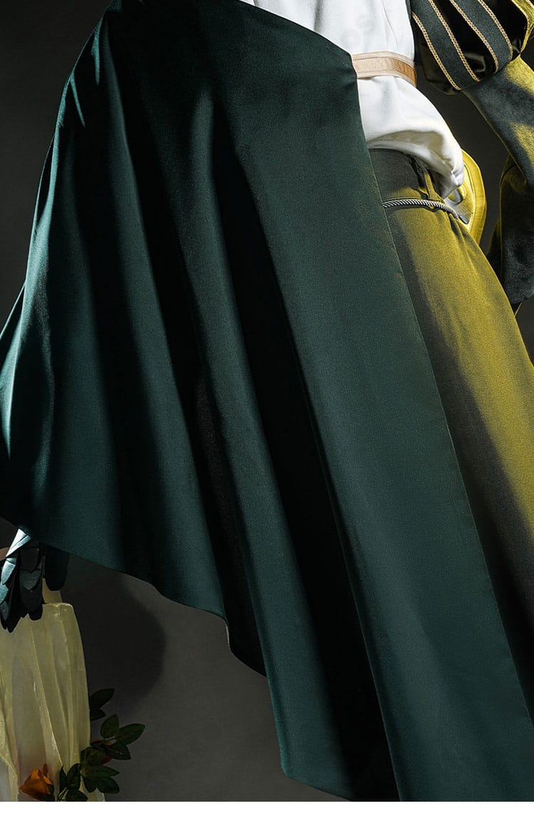 騎士コスプレ衣装の披肩ディテール別角度。精巧な意匠でリアルさを強調。