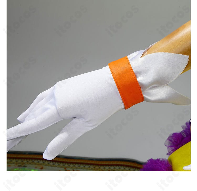 手袋と手首飾りの組み合わせを示す写真。エレガントな手元を演出