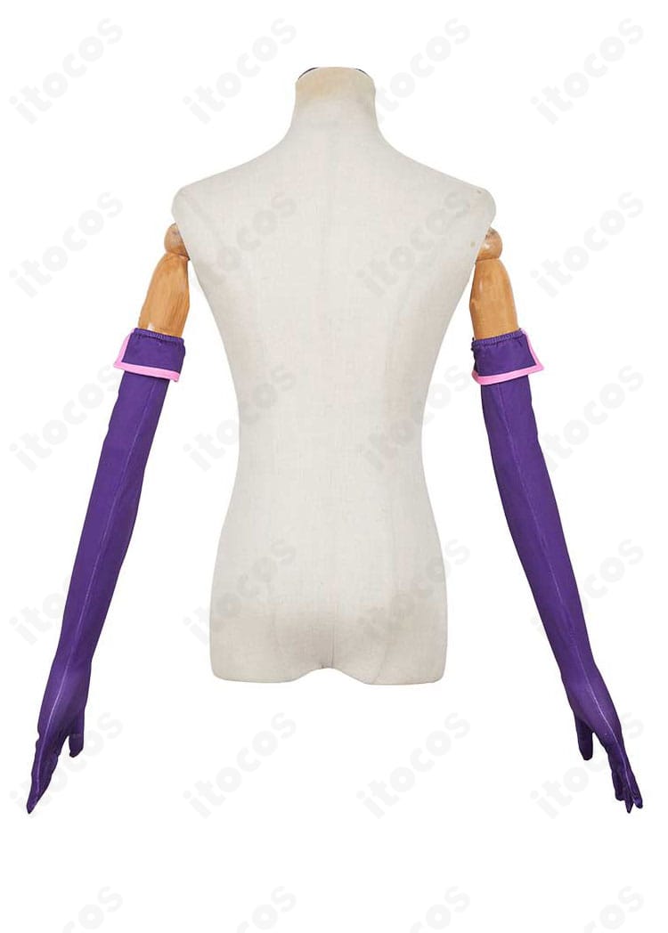 手袋背面の意匠を捉えた画像。可動性と装飾のバランスが確認できます。