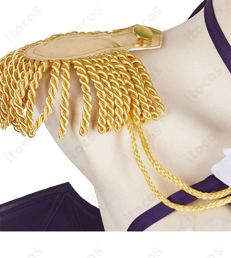 肩部装飾のクローズアップ。肩飾りの形状と固定方法、縁の仕上げが分かる画像。