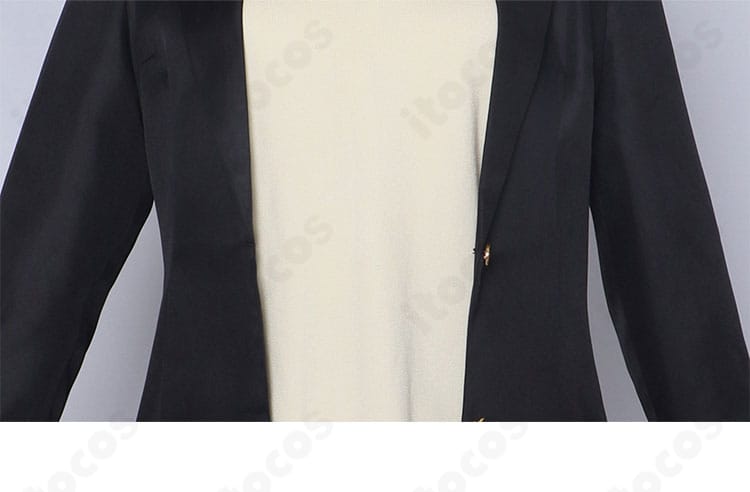 橘美花莉 制服コスプレ衣装の門襟ディテール。襟元の装飾と細やかな意匠が近接撮影でも映える仕上がり。