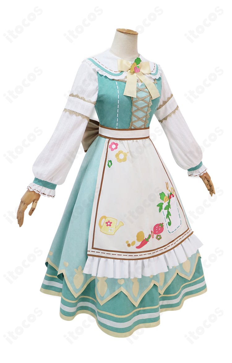 ライスシャワー勝負服コスプレ右側面。スカートの広がりとエプロンのライン、袖口の意匠を確認できる角度。