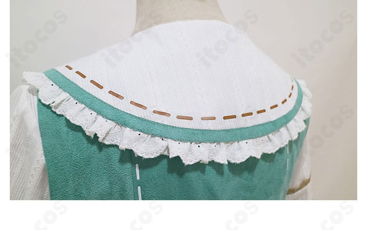 ライスシャワー勝負服の披肩まわり装飾アップ。肩回りの意匠やパイピングの仕上げが分かる。