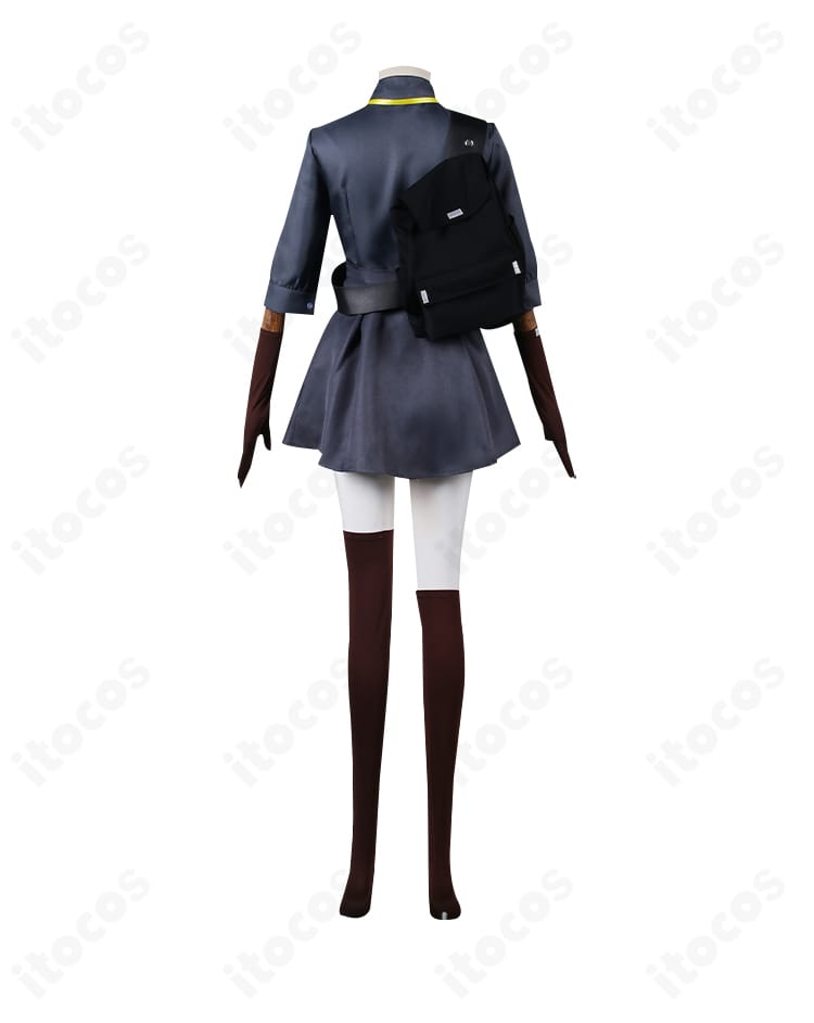 フランカ コスプレ衣装の背面ビュー。バックのパネル切り替えとストラップ配置を再現したデザイン