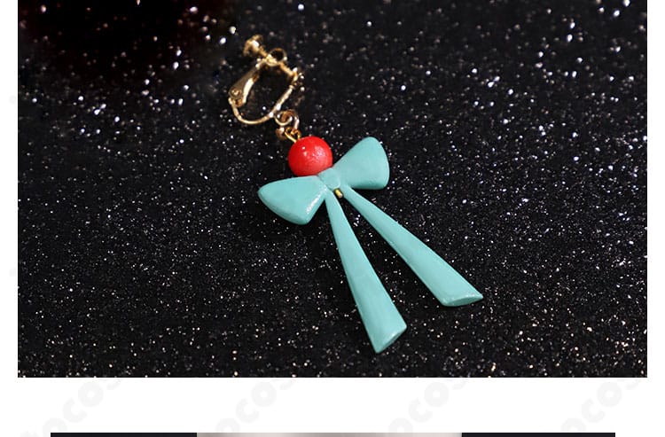 鳴潮 折枝（オリエ）コスプレ衣装の耳飾りアップ。光沢感と造形バランスを強調。