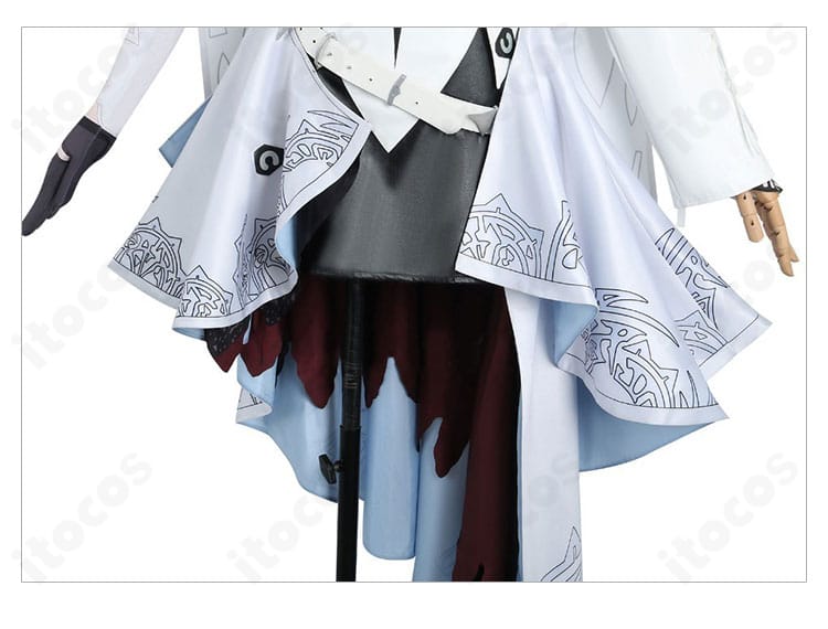 スカート装飾のクローズアップ。オーバースカートのレイヤーと装飾の質感が分かる画像。