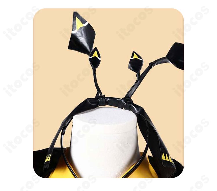 ウィーディの頭飾りディテール。カチューシャと髪飾りの質感・装着金具が分かるクローズアップ。