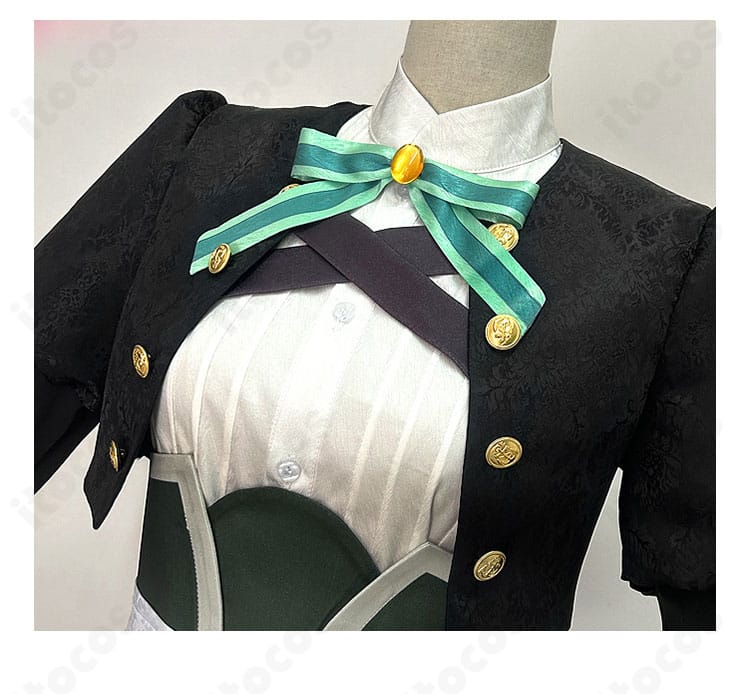 上衣の装飾細部。襟元のトリムと胸飾り、前立ての縫製が分かるアップショット。