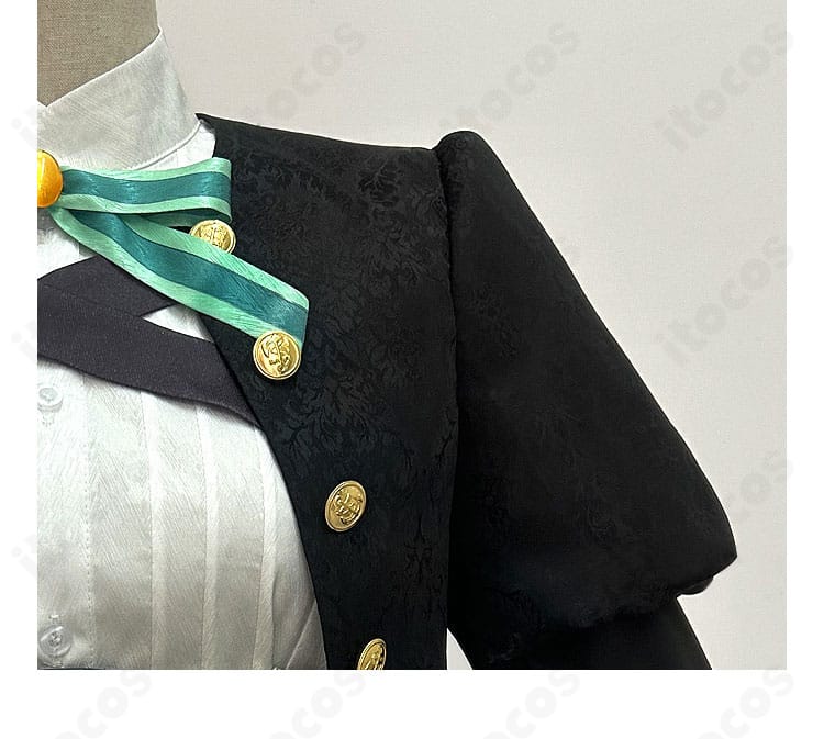 肩袖の装飾（フリル・パフスリーブ）のクローズアップ。華やかなデザインと縫製の立体感。