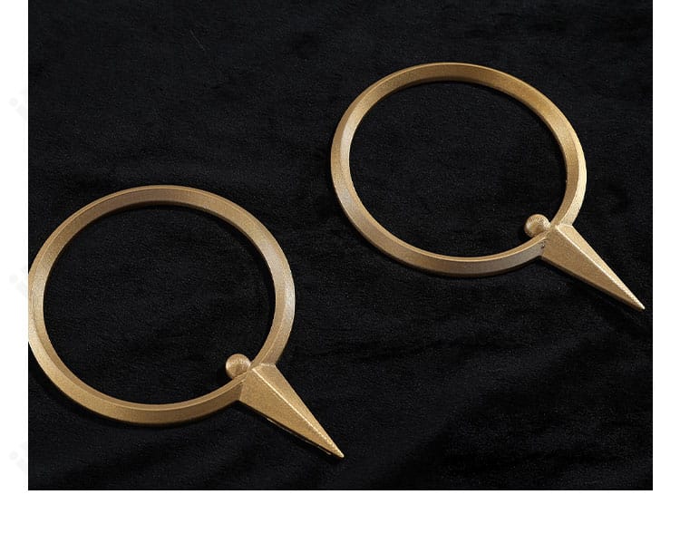 アクセサリーと髪飾りのディテール集合。各パーツの質感とカラーの統一感を表示。