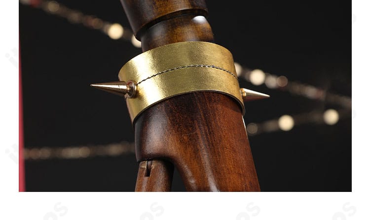 腕飾りディテール別角度。パーツの重なりと質感差、留め部分の形状を表示。