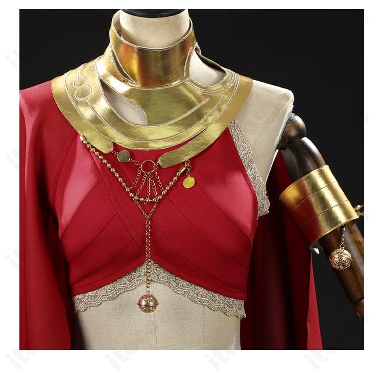 上衣の装飾クローズアップ。胸元の意匠や刺繍風モチーフ、縁取りの仕上げを詳細に表示。