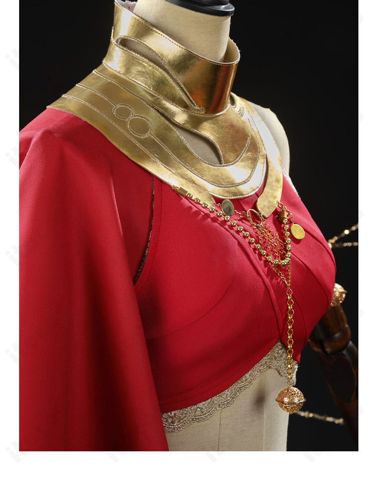 肩袖パーツのディテール。肩章風装飾と袖口のトリム、ステッチラインを確認。