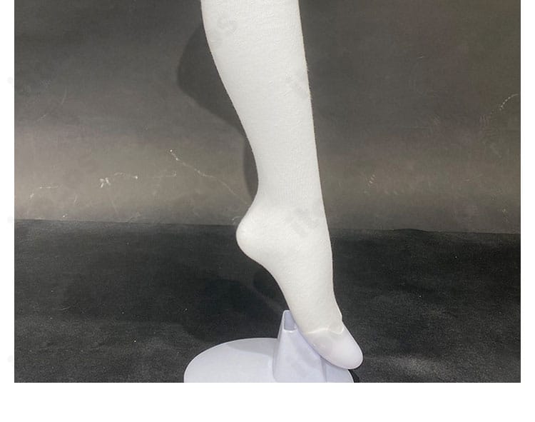 Identity V 第五人格 少女 記憶パンドラ コスプレ衣装 足元装飾の詳細。ソックスのデザインと全体コーデの統一感が分かる