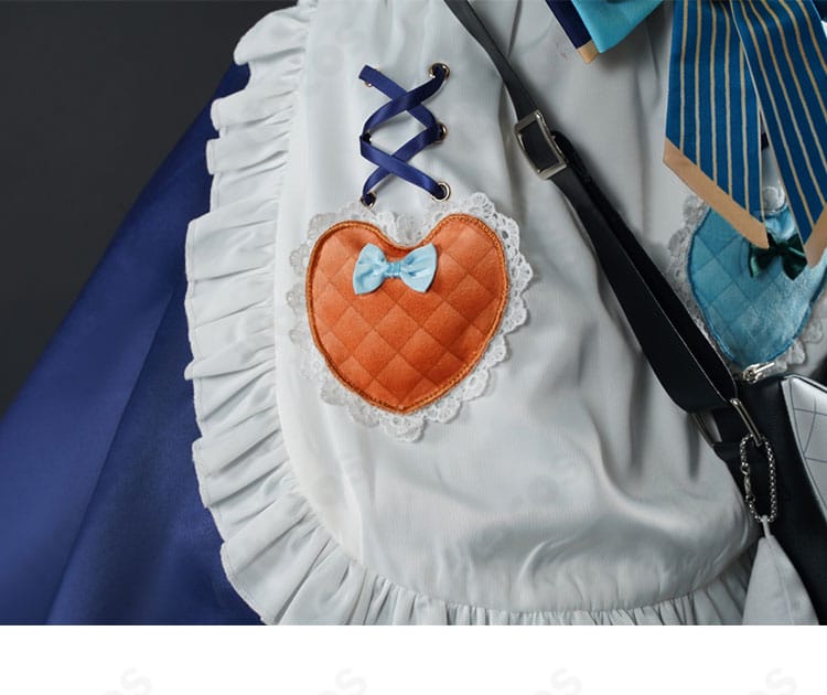 スカート装飾のディテール。レトロ喫茶モチーフの装飾と裾の表情が伝わるクローズアップ。