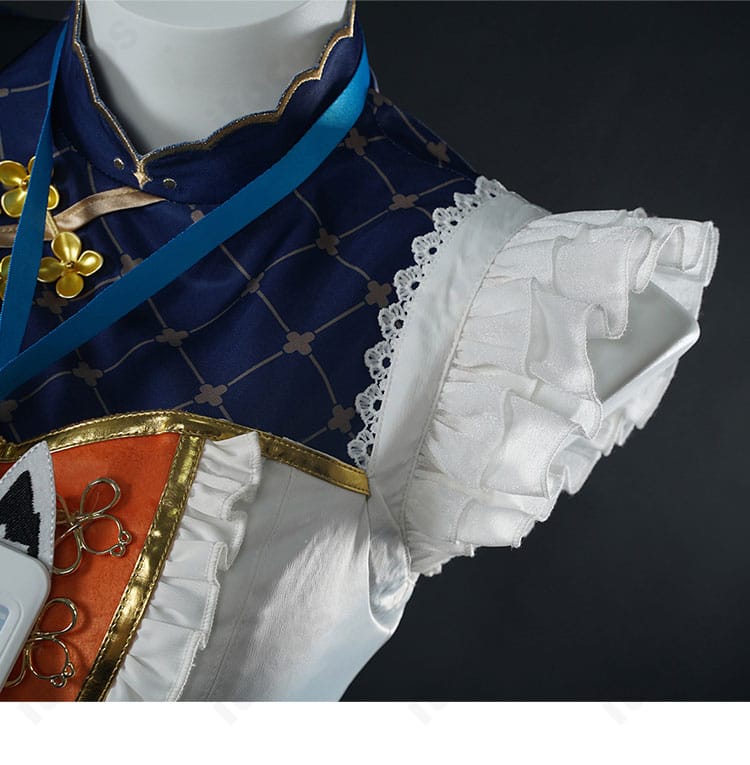 袖口装飾のクローズアップ。白上フブキ レトロ喫茶衣装の袖ディテールと縫製の仕上がりが分かる画像。