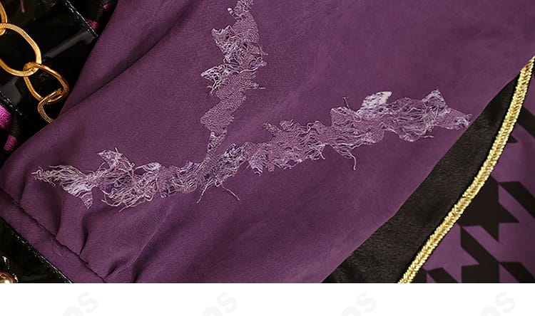 袖の装飾ディテール。トリムとステッチの仕上げが確認できる