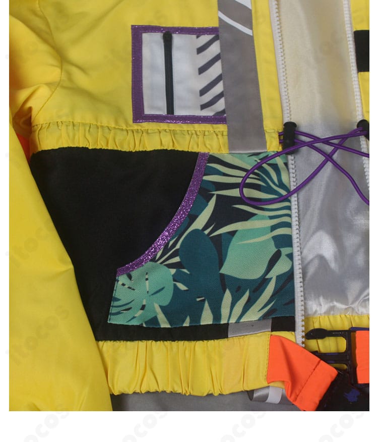 ポケット周辺の装飾：フラップと縫製ラインが見えるホットリミット衣装のディテール