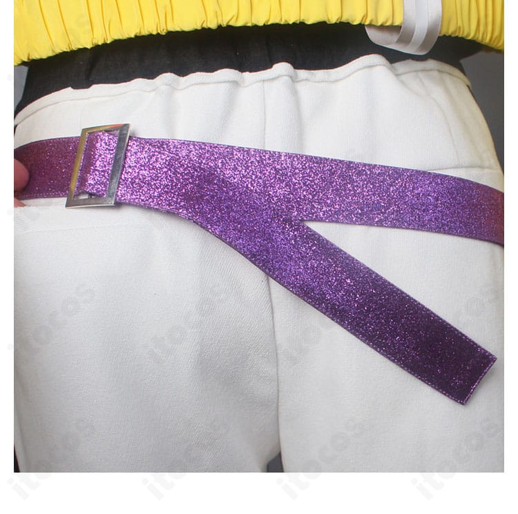 背面ベルトと留め具のアップ：ホットリミット衣装の背面装飾ディテール