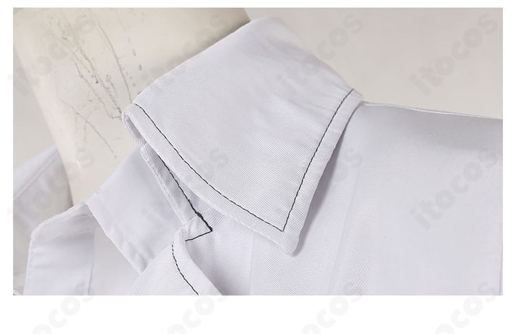 襟元装飾のクローズアップ。縁取りと色アクセントの質感がわかる画像