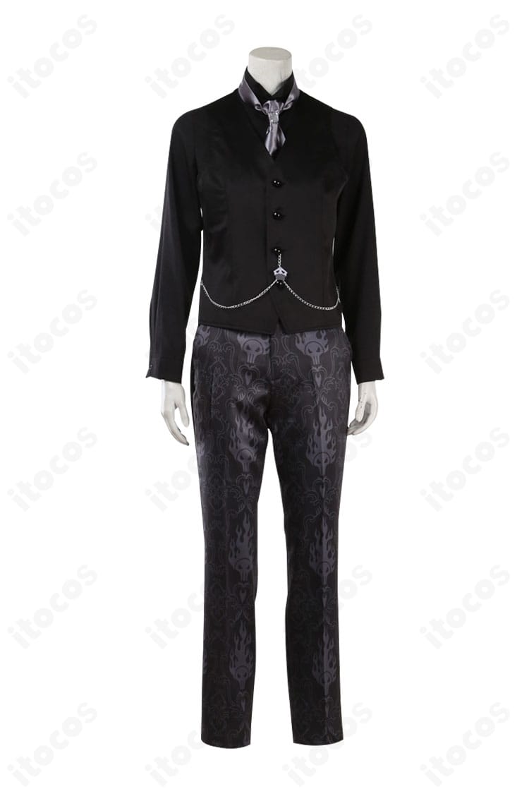 シャツ正面の装飾アップ。胸元の刺繍とボタンワークが見えるディテール画像。