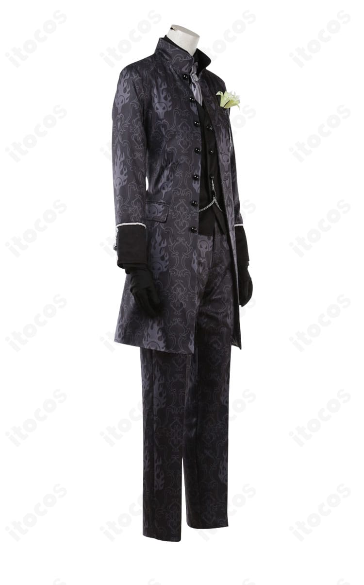 右側面からのコスプレ衣装。袖口やポケット位置などディテール確認用のアングル。