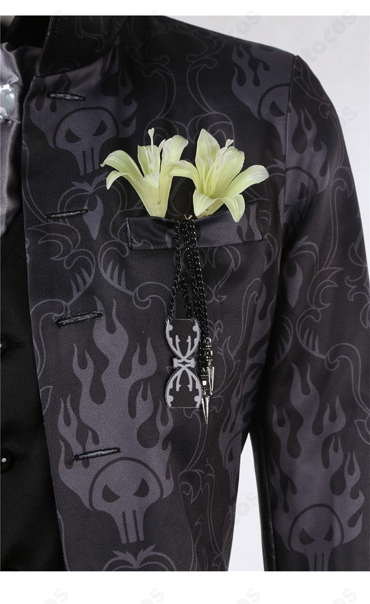 胸ポケット付近の装飾ディテール。イデア衣装らしい繊細な意匠を再現。