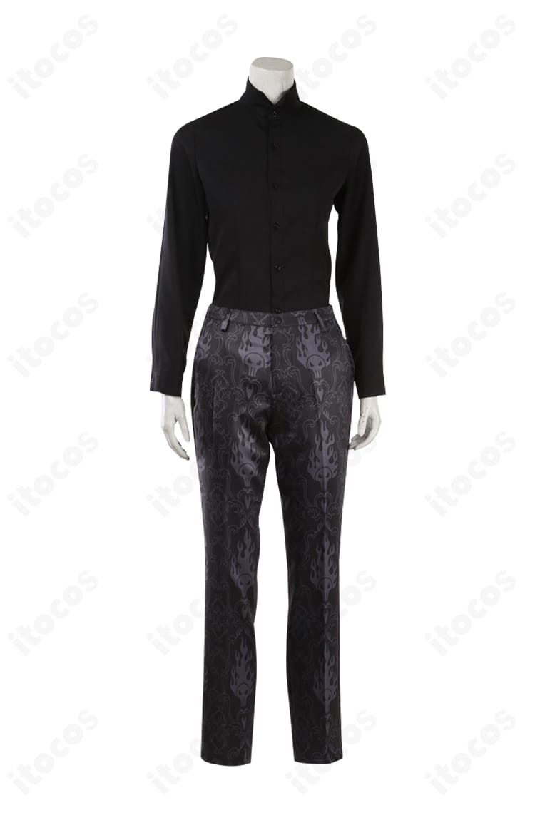 シャツ生地の風合いと縫製が分かるクローズアップ。肌あたりを考慮した仕上げ。