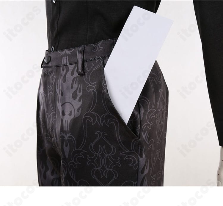 パンツのポケット装飾。全体コーデに調和するミニマルなディテール。