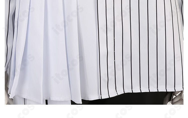 インナーのストライプ装飾とコーデ全体のアクセントを示す近接画像