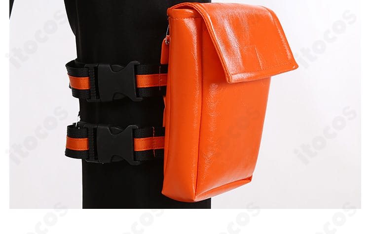 太腿まわりの小型ポーチ拡大。実用収納が可能なレッグアクセサリーの仕様詳細