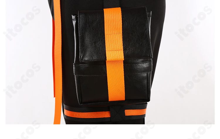 パンツ側面の装飾とラインテープの拡大。動きやすさとデザイン性を両立した意匠