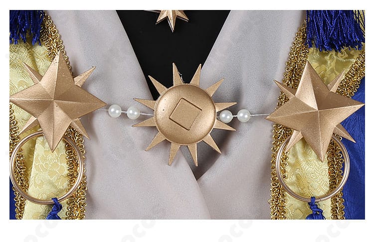 ツイステ デュース・スペード 星送りの衣の胸元飾りクローズアップ。精緻な装飾でキャラクターの雰囲気を忠実に表現。