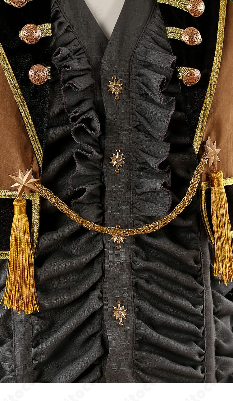 門襟の装飾詳細。刺繍風の意匠とエッジの仕上げで上品な印象を演出。