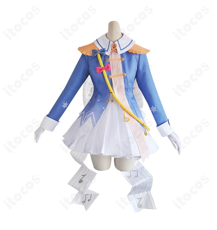 初音ミク 雪ミク2020コスプレ衣装の正面アップ。マーチングバンド風の襟・ボタン・装飾を詳細に確認できる。