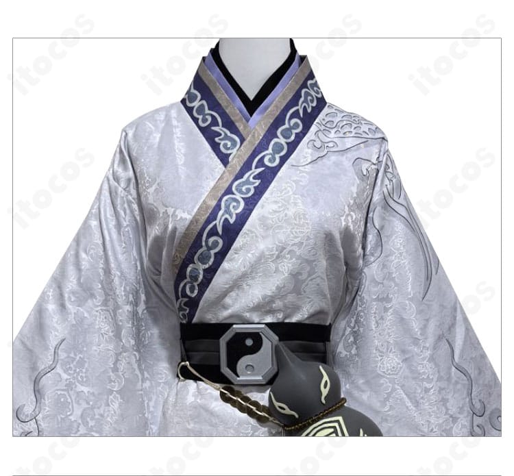 白無常コスプレ衣装の刺繍・装飾ディテールを拡大。縁取りや模様の再現度が分かるクローズアップ画像。