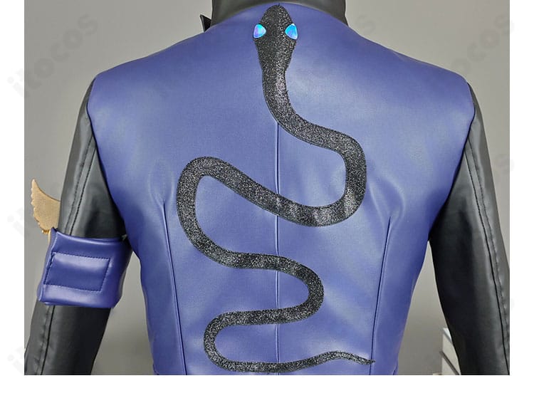 背面重視の全身カット。占い師イライ・クラークのノワール版を忠実に再現した後ろ姿。