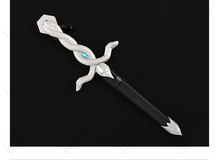 腰部分の装飾接写。ベルトと飾り金具の配置がわかる高忠実度。